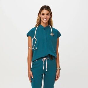 Caribbean Blue Figs Rafaela scrub top